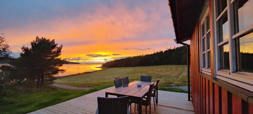 Strandstua Solbakken Feriehus — hotel near Ørland Airport