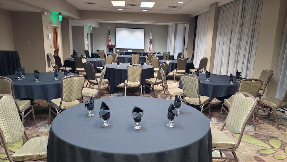 Holiday Inn Palmdale Lancaster by IHG - photo 21