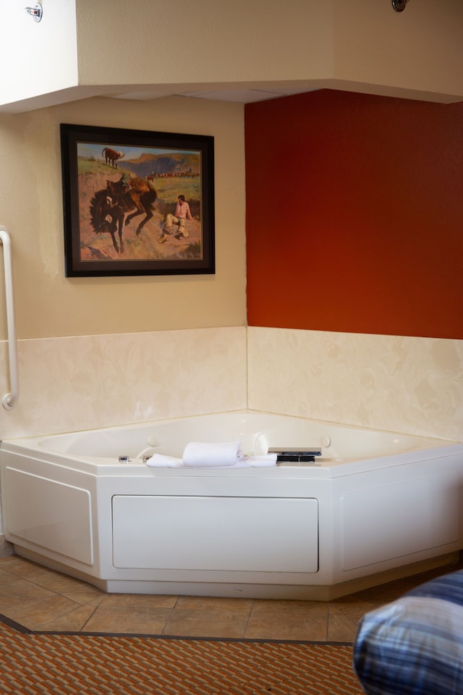 AmericInn by Wyndham Pampa Event Center - photo 13