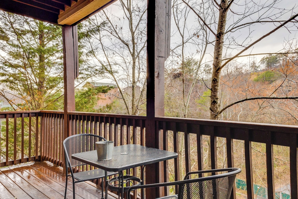3 Mi To Dollywood Pigeon Forge Resort Studio - photo 15
