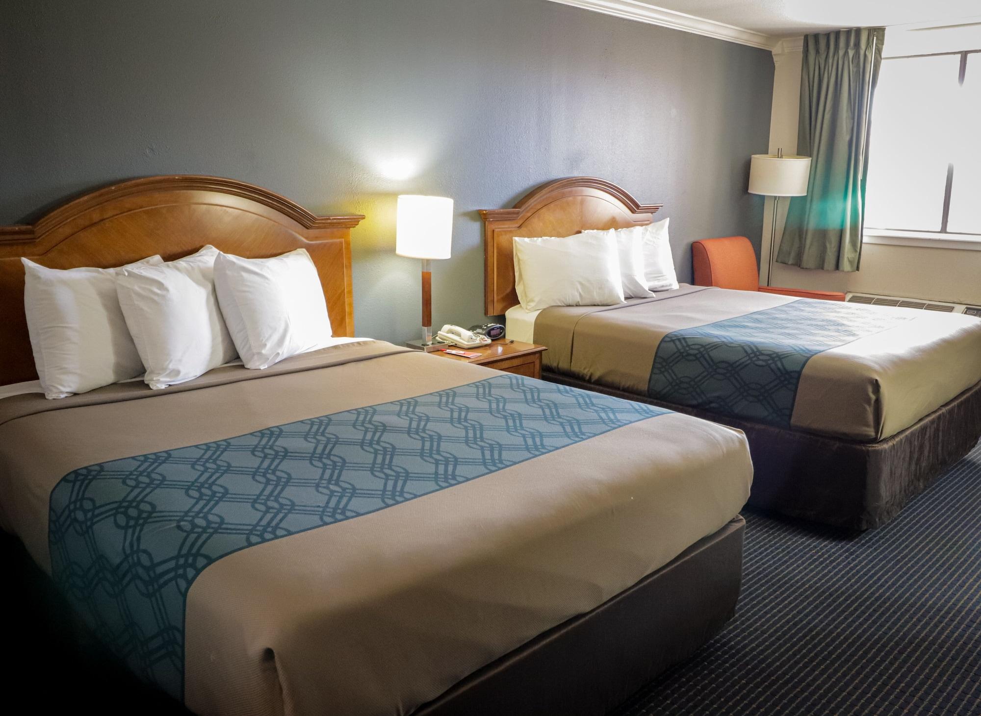 University Inn & Suites San Antonio - photo 7