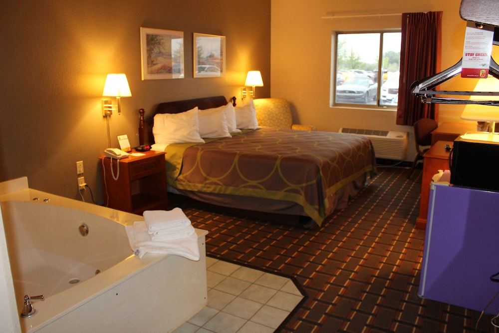 Super 8 by Wyndham Valparaiso - photo 4