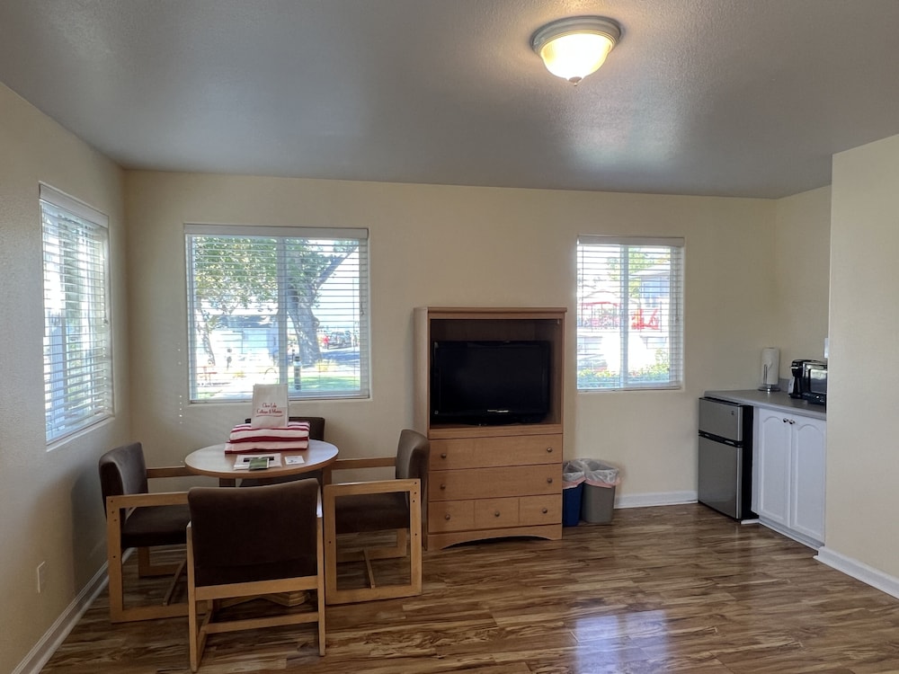 Clear Lake Cottages & Marina - photo 74