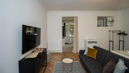 Elegant 1BR Vake Apt for 3 By Wehost