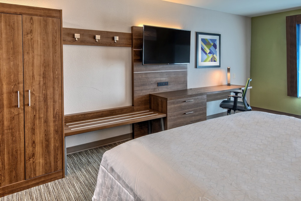 Holiday Inn Express and Suites Memphis Southwind - photo 14