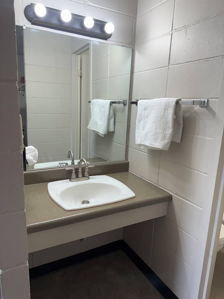 Smartwood Inn - photo 32