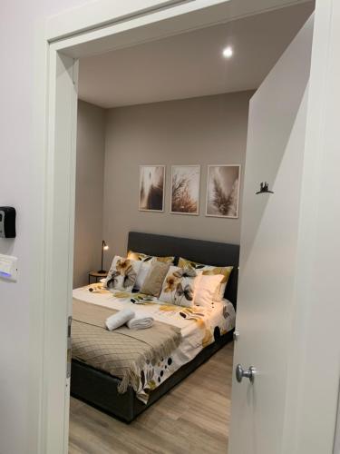 La Casa di Bianca Modern Suites Near Plebiscito — 4-Star Luxury Hotel in Naples, Italy