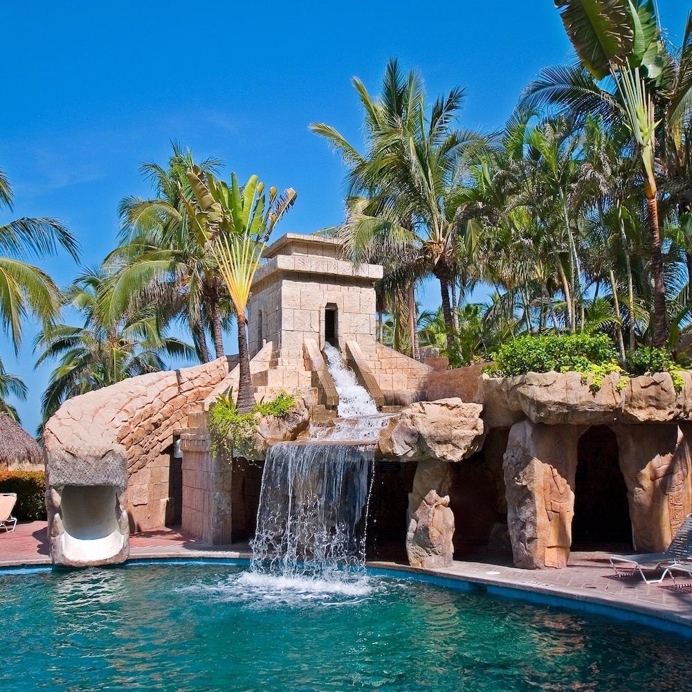 Pool waterfall
