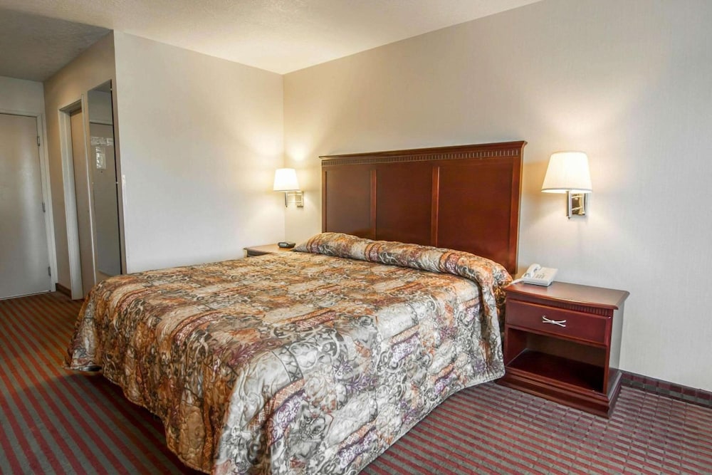 Bridgeway Inn & Suites Sublimity - photo 19