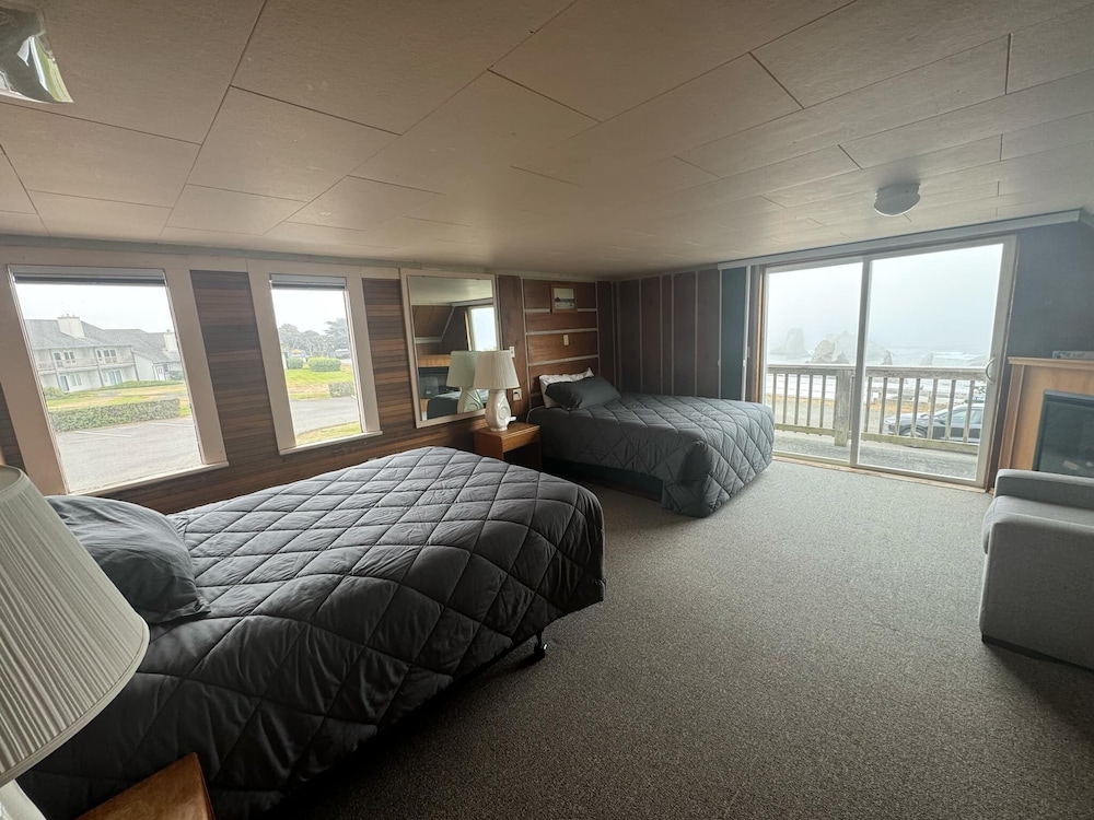Sunset Oceanfront Lodging - photo 14