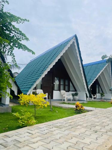Surfing Beach Nilaveli - last minute hotel in Trincomalee