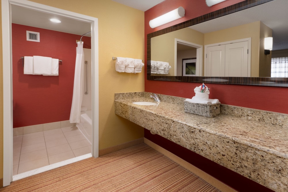 Courtyard by Marriott Dallas Plano in Legacy Park - photo 15