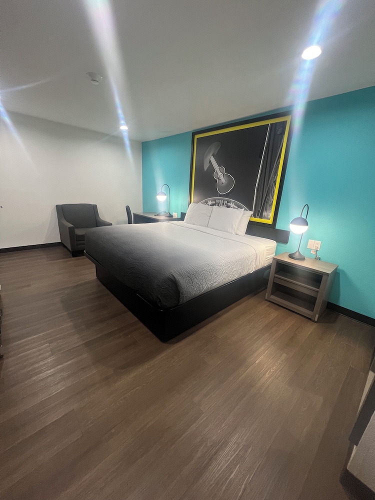 Super 8 by Wyndham Wichita Falls - photo 14