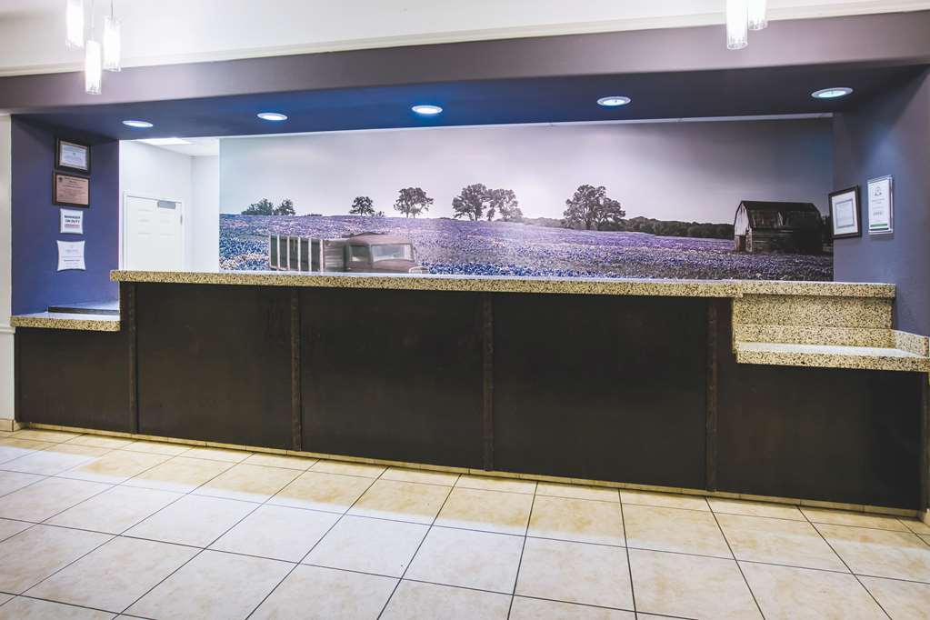 La Quinta Inn & Suites by Wyndham Brownwood - photo 4