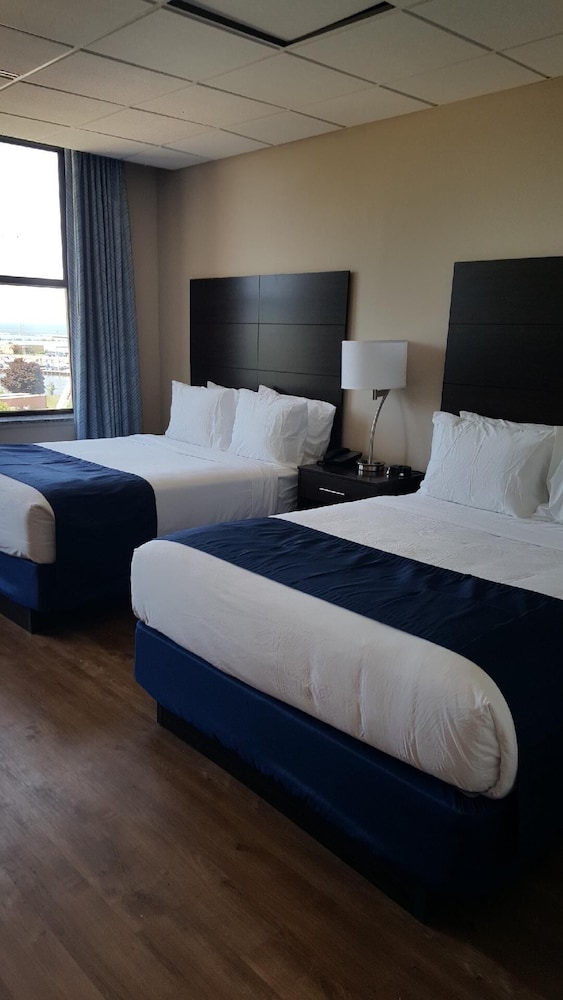 Ariel Broadway Hotel - photo 5