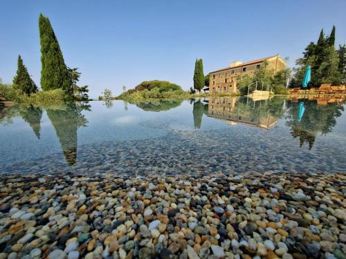 Agriturismo Ai Massi — 4-Star Luxury Hotel in Casale Marittimo, Italy