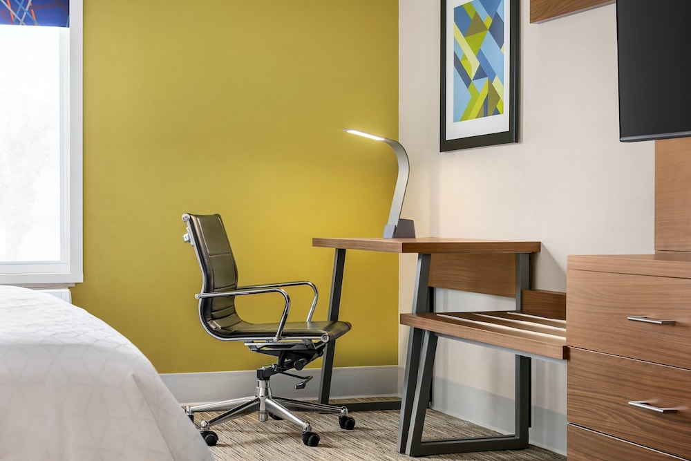 Holiday Inn Express & Suites Philadelphia Mt. Laurel by IHG - photo 8
