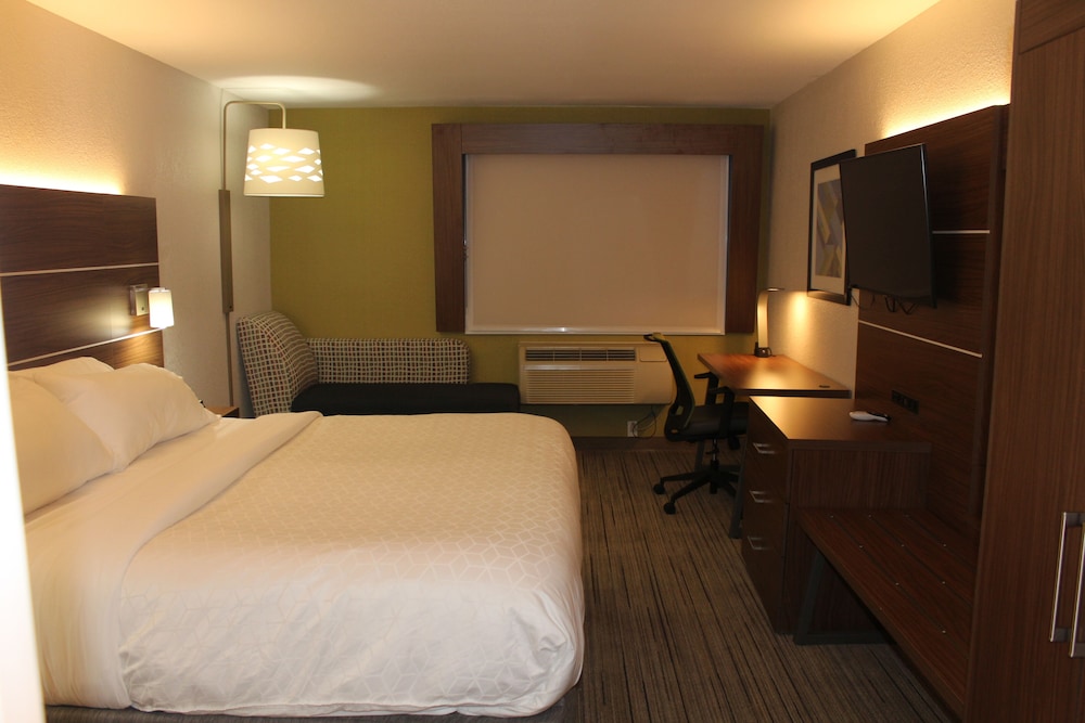 Holiday Inn Express Hotel & Suites Raton by IHG - photo 15