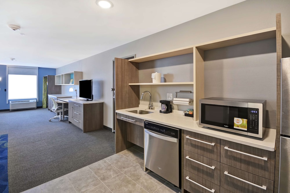 Home2 Suites by Hilton Grand Rapids North - photo 9
