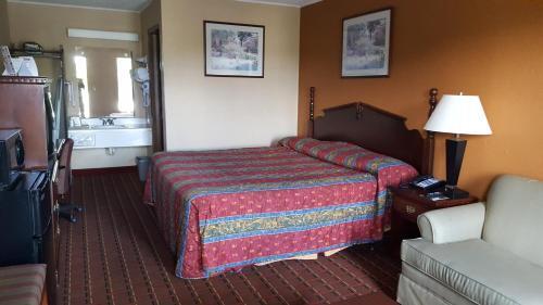Scottish Inn Knoxville - photo 12