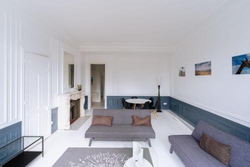 Eiffel Tower Pont de l'Alma Apartment — 4-Star Luxury Hotel in Paris, France