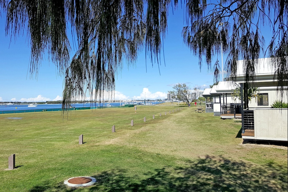 Broadwater Tourist Park - carbon neutral hotel in Southport