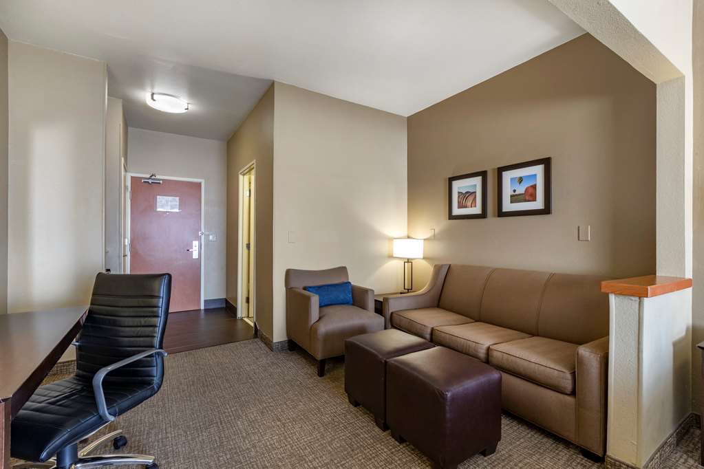 Comfort Inn & Suites Waterloo Cedar Falls - photo 22