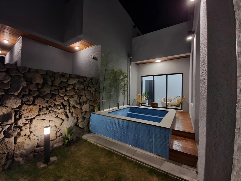 Jeju Nollgureum Pension — 4-Star Luxury Hotel in Jeju City, South Korea