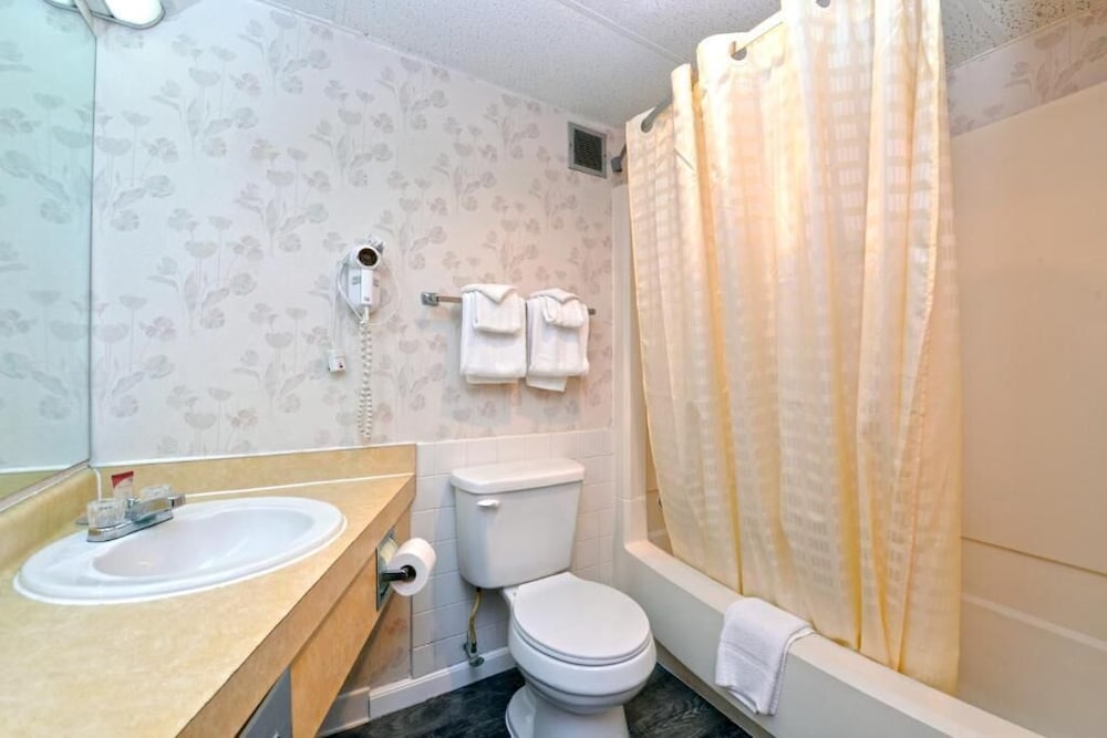 Country Garden & Suites - photo 20