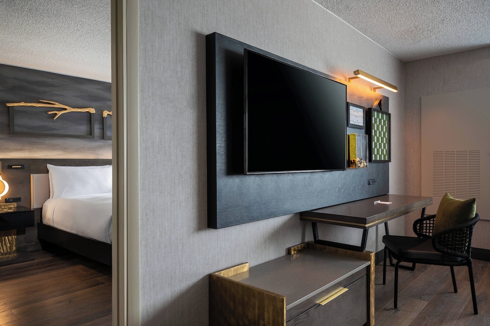 Renaissance Chicago North Shore Hotel - photo 15