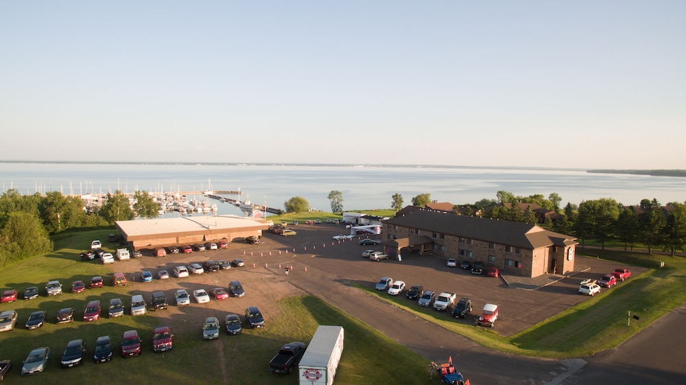 The Washburn Inn On the Lake - photo 33