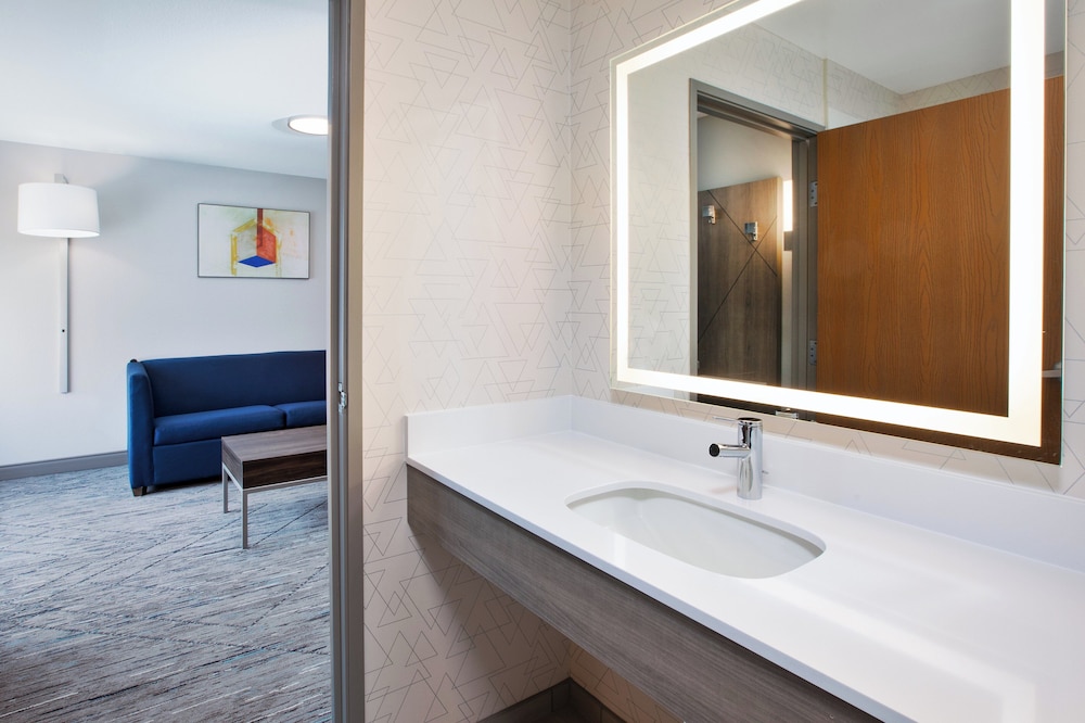 Holiday Inn Express & Suites Buffalo by IHG - photo 29