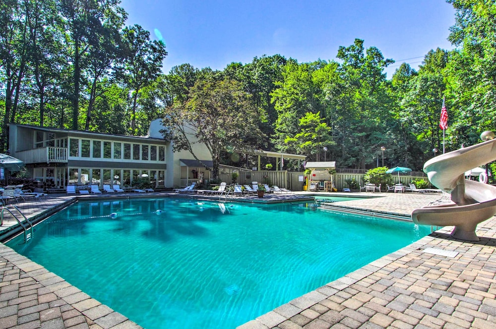 Woodsy Retreat with Fire Pit And Resort Amenities - photo 44