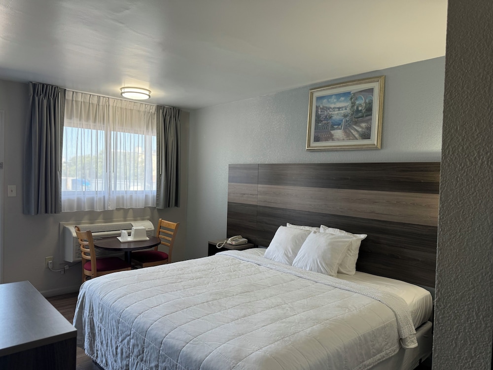 Ritz Motel - photo 9