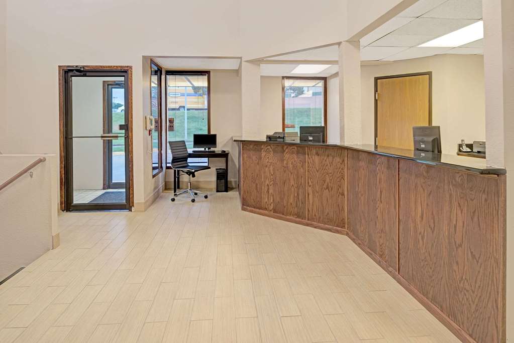 Super 8 Omaha West L St NE - photo 2