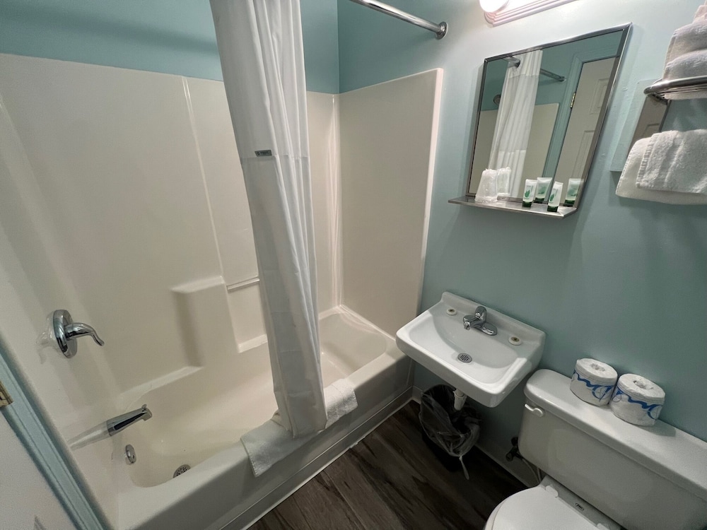 Crows Nest Inn Tawas - photo 19