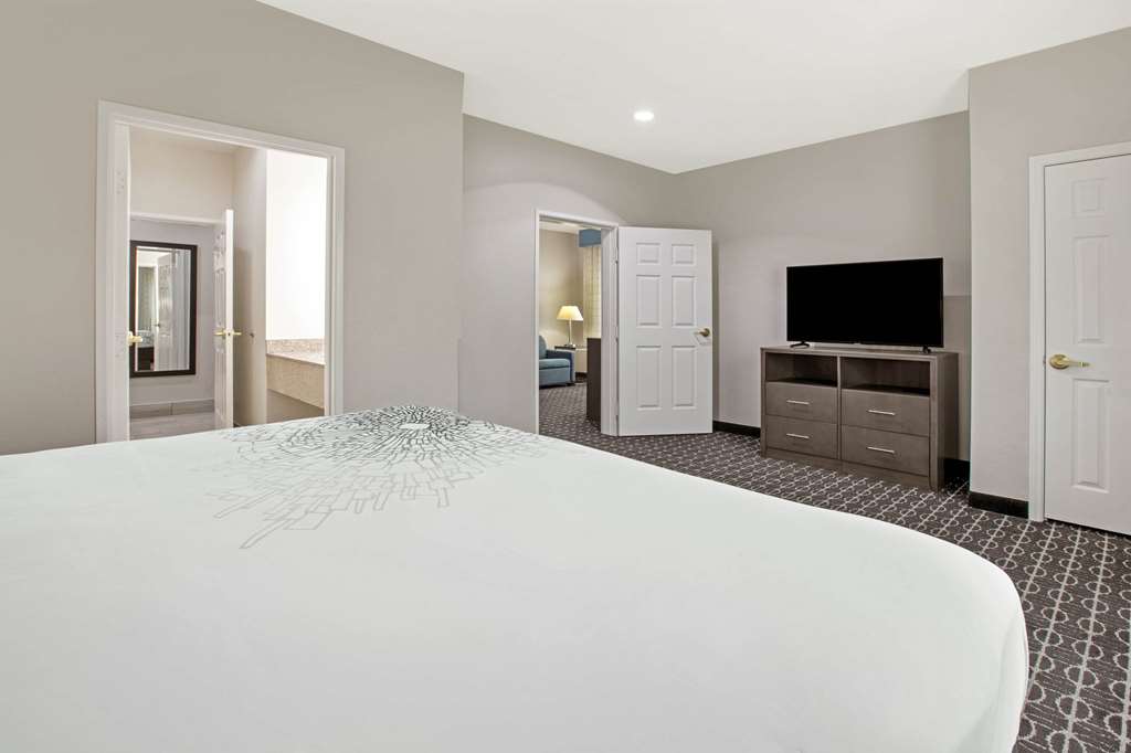 La Quinta Inn & Suites by Wyndham Sulphur Springs - photo 19