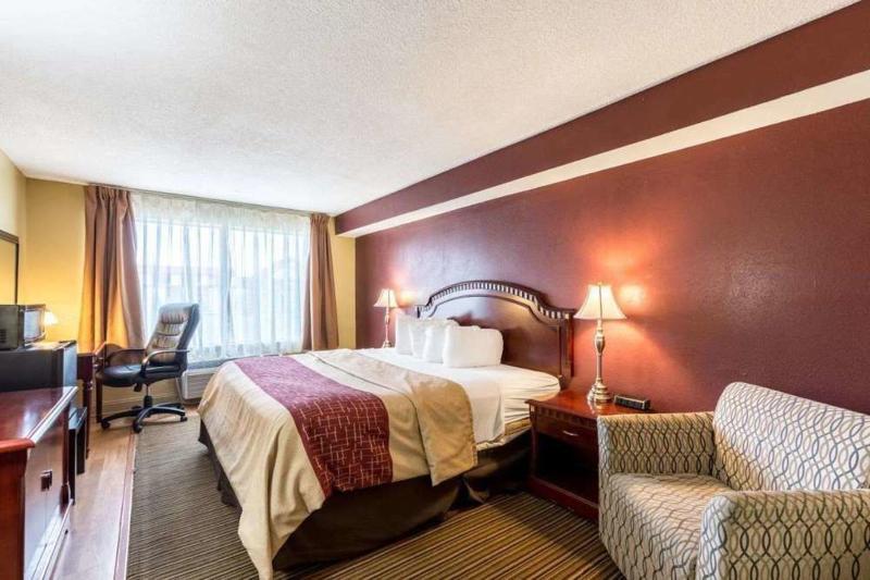 Days Inn by Wyndham Muskegon - photo 14