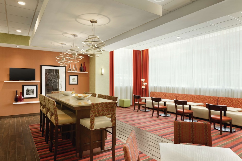 Hampton Inn St. Albans - photo 3