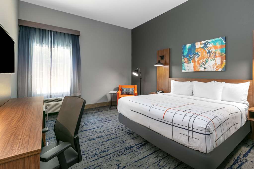 La Quinta Inn & Suites by Wyndham Jacksonville TX - photo 16