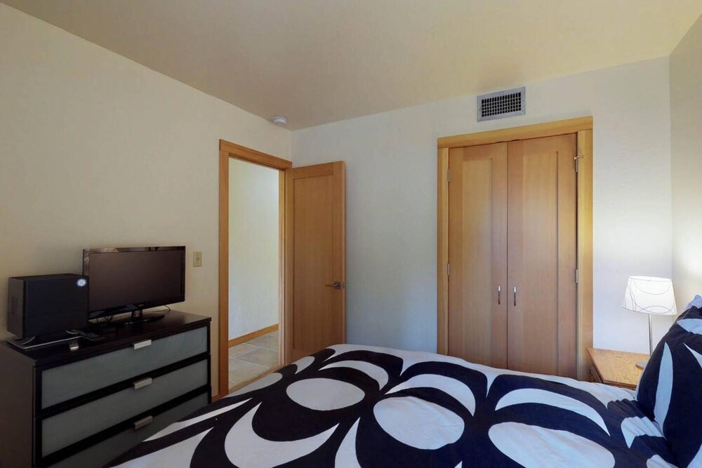 Sockeye by Avantstay Modern 2 BR Condo w Access to Northstar Resort Community - photo 17
