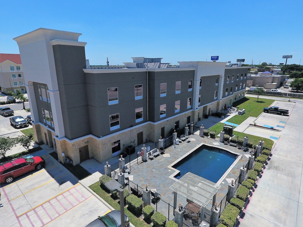 Hampton Inn Seguin - photo 72