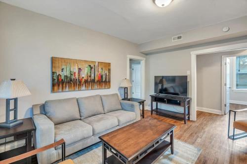 Beautiful Tower Grove Unit Recently Renovated 2S — hotel in Richmond Heights
