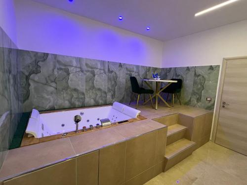 Broken Column Luxury Suite — 4-Star Luxury Hotel in Palermo, Italy