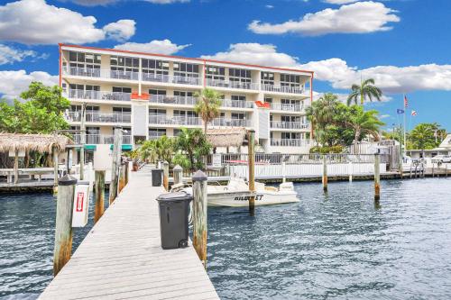St Thomas Waterfront Penthouse sleeps 16 w Pool & Boat Dock — 4-Star Luxury Hotel in Key West, United States
