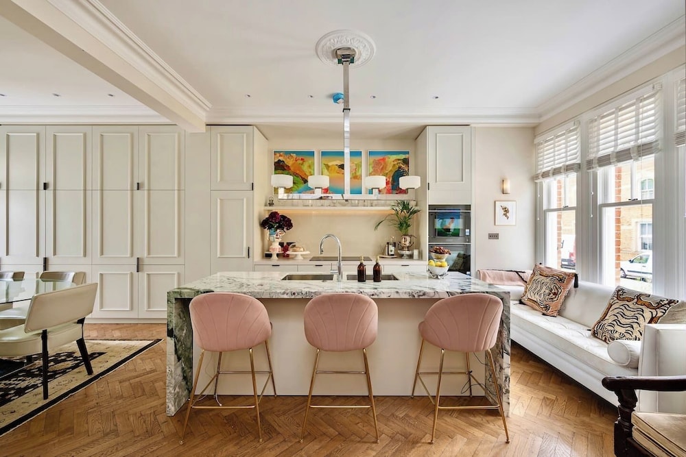 Beautiful 4 Bed House next to Battersea Park — 5-Star Luxury Hotel in London, United Kingdom