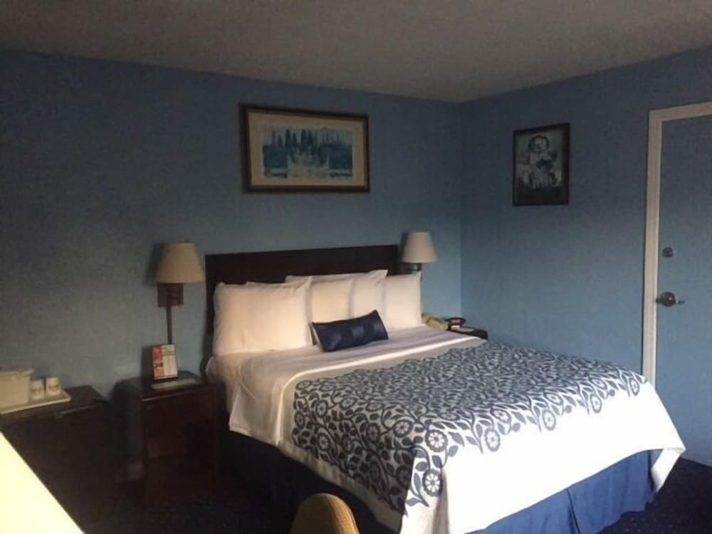 Days Inn by Wyndham Cleveland Lakewood - photo 11