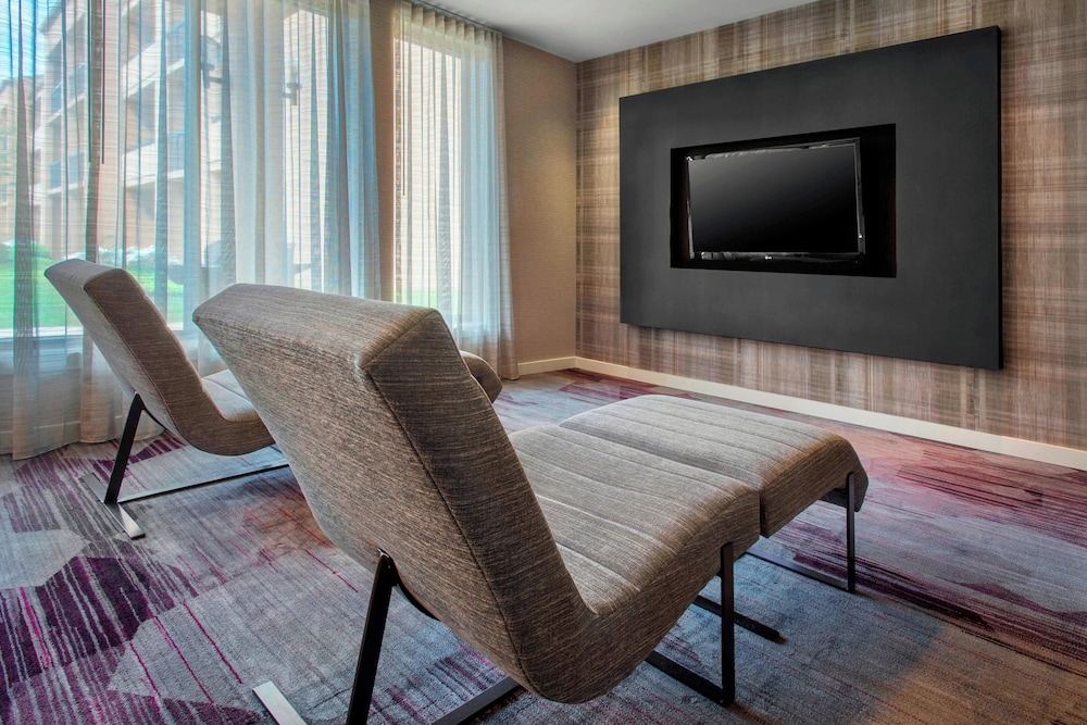 Courtyard by Marriott Newark Liberty International Airport - photo 22