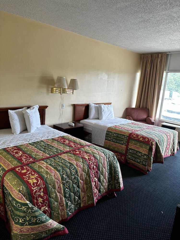 Charlotte Express Inn - photo 15