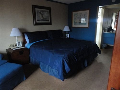 Monterey Inn and Marina - photo 4